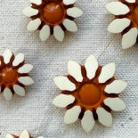 Stylized Flower Design Button Orange Curcuma 15–17–22mm