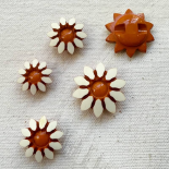 Stylized Flower Design Button Orange Curcuma 15–17–22mm