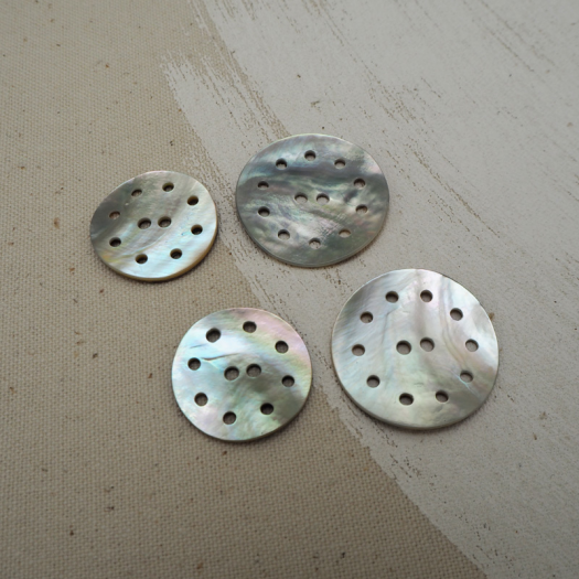 Mother-of-pearl Dice button 23mm