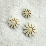 Ivory & Soft Beige Flower Design Button 15–17–22mm