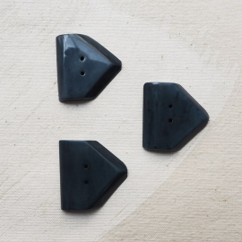 Bouton Design Triangle Bleu Paon 34mm