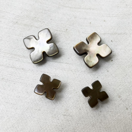 Tawny Puzzle button 16mm