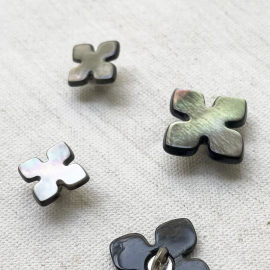Taupe Puzzle button 16mm