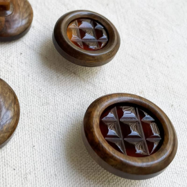 Design Button Wood Resin Hazelnut 22-27mm