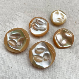 Design Button MOP Beige Bubbles 26mm