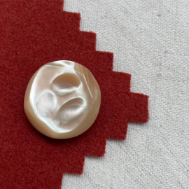 Bouton Design Nacre Beige Bulles 26mm