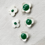Bouton Fantaisie Fleur Pop 60s Blanc et Vert 16mm