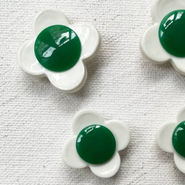 Bouton Fantaisie Fleur Pop 60s Blanc et Vert 16mm