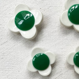 Fancy Pop Flower Button 60s White and Green 16mm