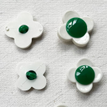 Bouton Fantaisie Fleur Pop 60s Blanc et Vert 16mm