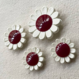 Fancy Button Daisy White and Red 18-22-27mm