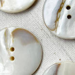 Design Button Mother of Pearl Beige Natural White 26mm