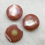 Design Button Chiseled Mother-of-Pearl Old Pink 27mm