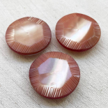 Design Button Chiseled Mother-of-Pearl Old Pink 27mm