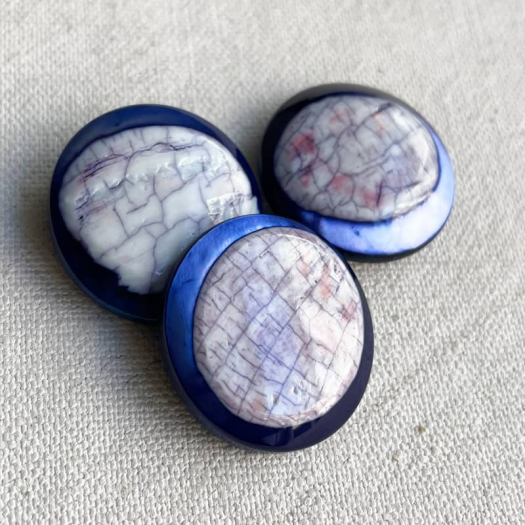 Beautiful Button Blue Mother-of-Pearl Arty 50s 22mm