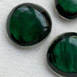 Design Button Dark Green 27mm Free Figures