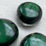 Design Button Dark Green 27mm Free Figures