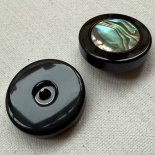 Bouton Design Nacre sur Revers Noir 17-22-28mm