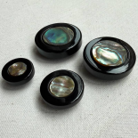 Bouton Design Nacre sur Revers Noir 17-22-28mm