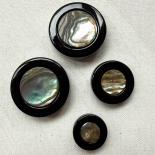 Bouton Design Nacre sur Revers Noir 17-22-28mm