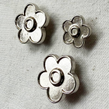 Beautiful Design Button Silver Flower 14-21mm