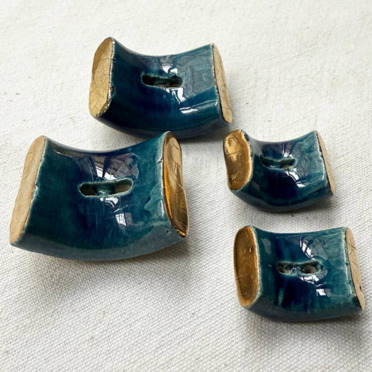 Design Button Cornflower Blue & Gold Ellipse 41mm