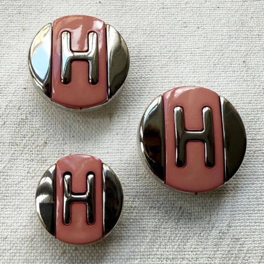 Design Button Pink & Silver Letter H 18-23mm