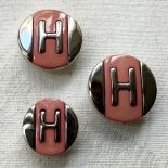 Design Button Pink & Silver Letter H 18-23mm