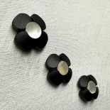 Black & Mother-of-Pearl Floral Button 20–22mm