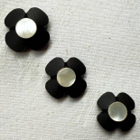 Beau Bouton Design Fleur Noir et Nacre 20-22mm