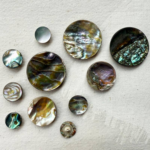 Wild Mother-of-Pearl Design Button 13-15-22-30mm