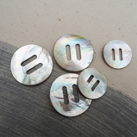 Mother-of-pearl Flake button 25-34mm