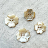 Floral Beige Mother-of-Pearl Couture Button 16–18mm