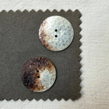 Design Button Wild Sculpted Mother-of-Pearl 33-38-45mm