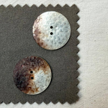 Design Button Wild Sculpted Mother-of-Pearl 33-38-45mm