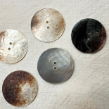 Design Button Wild Sculpted Mother-of-Pearl 33-38-45mm
