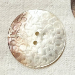 Design Button Wild Sculpted Mother-of-Pearl 33-38-45mm